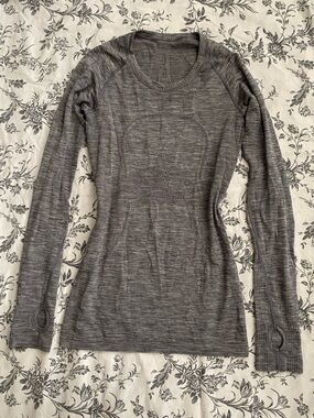 Lululemon Swiftly Tech Grey Long-Sleeve Top Size 4